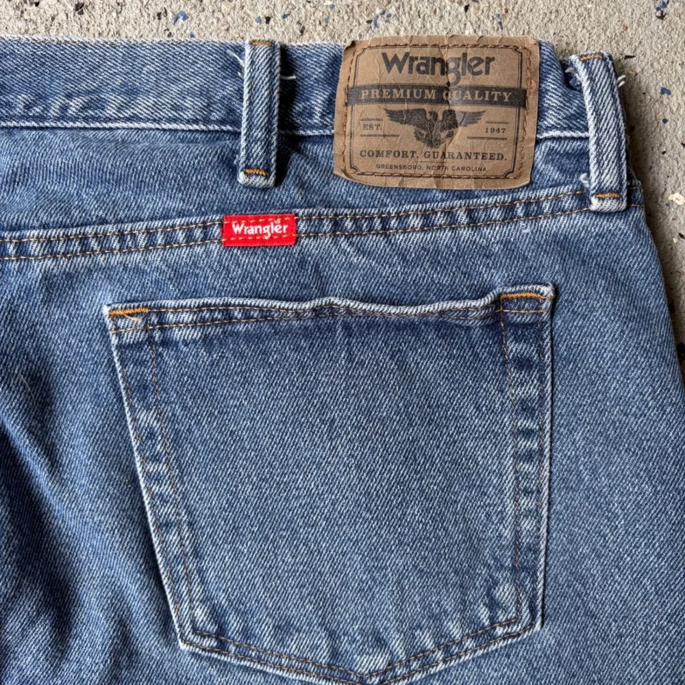 Wrangler Mens Relaxed Fit Jeans 40x30 Medium Wash Blue Denim 9760WDR Workwear